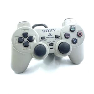 Immergez-vous dans le monde du gaming avec élégance grâce à la manette PlayStation DUALSHOCK 2 en gris sublime. L'alliance du design raffiné et des performances de pointe fait de cette manette une compagne idéale pour vos sessions de jeu. La réactivité des boutons, le design ergonomique et la finition grise sublime font de cette manette un choix parfait pour les amateurs de jeux qui recherchent à la fois l'esthétique et la fonctionnalité. Profitez de vos jeux préférés avec style et précision.